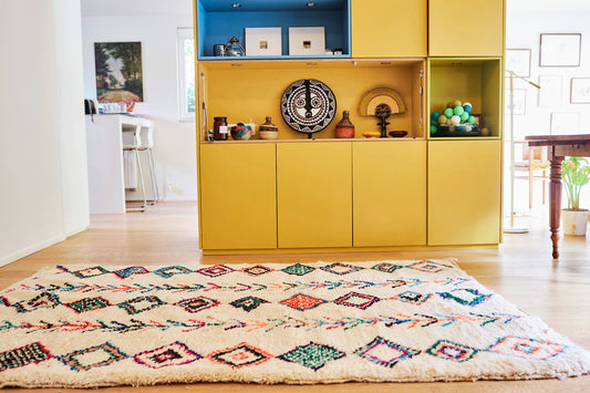 SAFAR - INTERIORS - SAFAR INTERIORS - interior design - decoration - marocco - berber rug - rugs - lines - dots - colors - colours - fluffy - fitting - artist - handmade - design d'intérieurs - décoration - maroc - tapis - tapis berbere - ligne - fluffy - artisan - artiste - tradition - heritage - culture - pièce